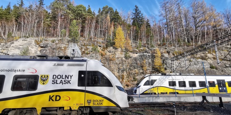 Kolejne pociągi wracają na tory. W tym połączenia z Wrocławia do Pragi i Niemiec, Koleje Dolnośląskie