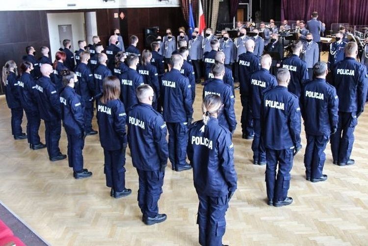 34 nowych policjantów ślubowało strzec bezpieczeństwa [ZDJĘCIA], Dolnośląska policja