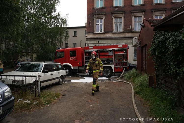Pożar w kamienicy we Wrocławiu. Interweniowało sześć zastępów straży [ZDJĘCIA], Mariusz Olankiewicz