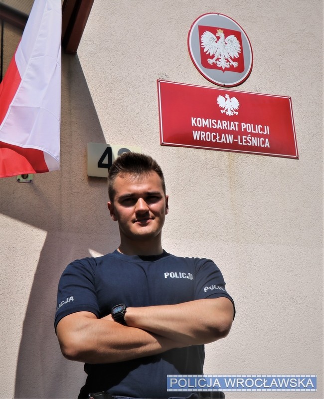 Angielski policjant przeniósł się do Polski. Można go spotkać we Wrocławiu, KMP we Wrocławiu