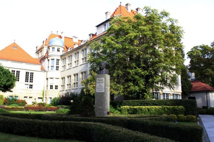 Trzej nowi profesorowie z Wrocławia otrzymali nominacje, Bartosz Senderek