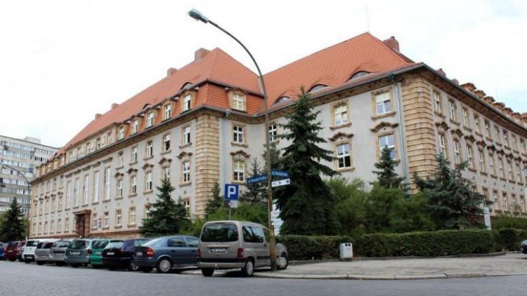 Koronawirus we wrocławskim ZUS-ie. Pracownicy odesłani do domu, biura wyłączone z użytku, archiwum