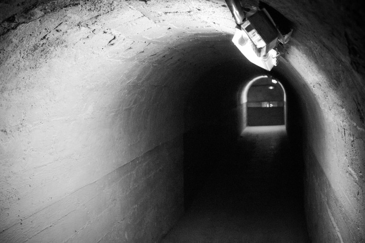 21-latek włamał się do bunkra przeciwlotniczego. Chciał wywieść wyposażenie na złom, pixabay.com