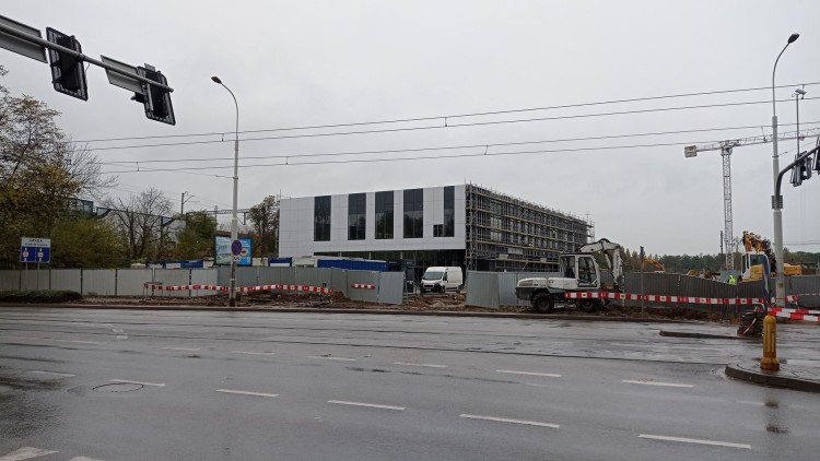 Budowa nowego supermarketu we Wrocławiu. Zostanie otwarty jeszcze w tym roku [ZDJĘCIA], bas