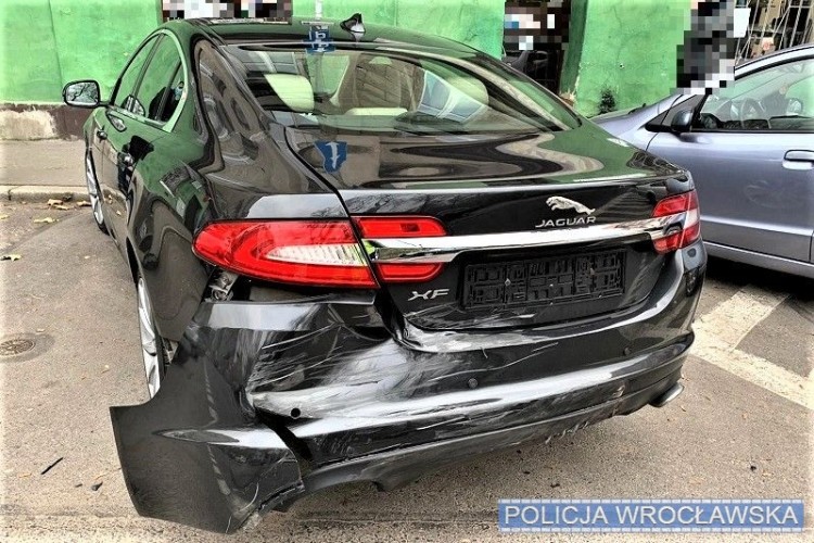 Pijany kierowca uszkodził osiem samochodów [ZDJĘCIA], Policja wrocławska