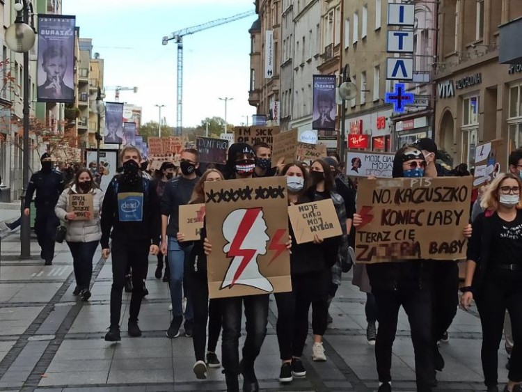Wrocławscy uczniowie i studenci znów nie pójdą na zajęcia? Zapowiedzieli strajk generalny, bkr