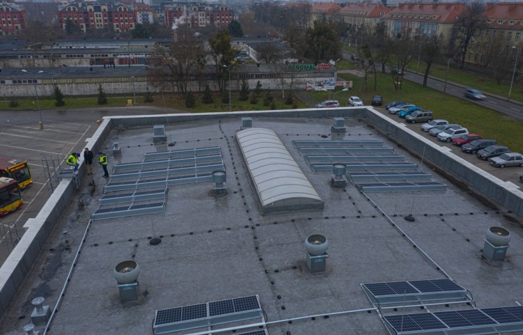 Nowa inwestycja MPK Wrocław. To instalacja fotowoltaiczna na dachu zajezdni [ZDJĘCIA], MPK Wrocław