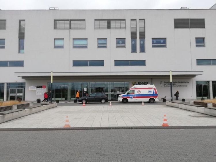 Wrocław: W tych szpitalach będą szczepić przeciwko COVID-19 [LISTA], mgo