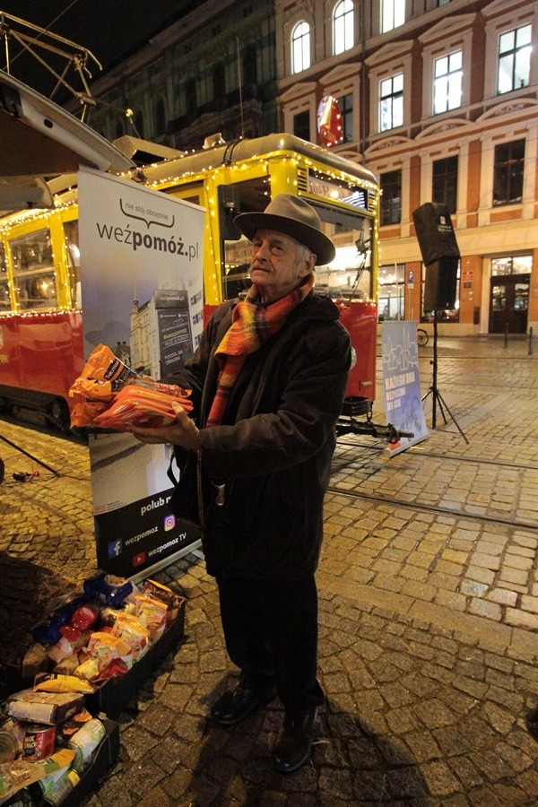 Bożonarodzeniowa zbiórka żywności dla potrzebujących. Produkty zostawisz w tramwaju, MPK Wrocław