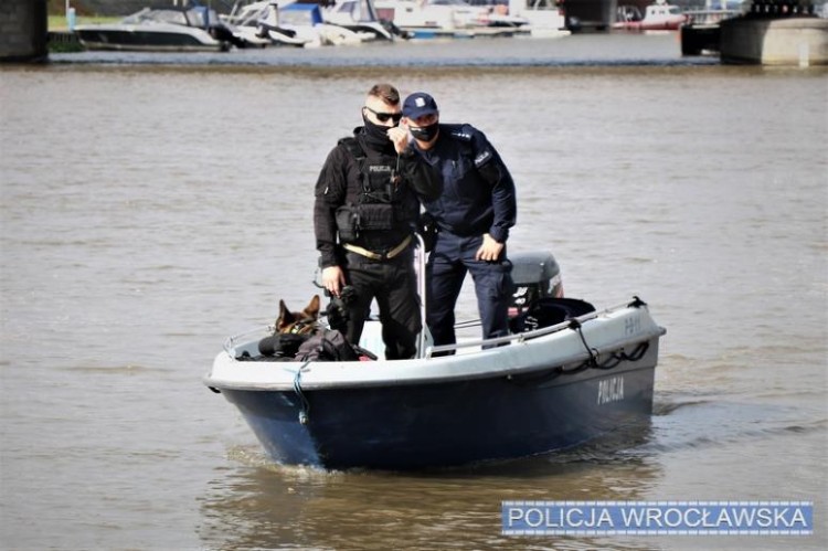 Policja nadal szuka Vlada Shchura. 24-latek zaginął nad Odrą [ZDJĘCIA, RYSOPIS], KMP we Wrocławiu