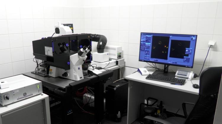 Jedyny taki mikroskop w Polsce. Wrocławska uczelnia kupiła go za 6,5 mln zł [ZDJĘCIA, WIDEO], UWr
