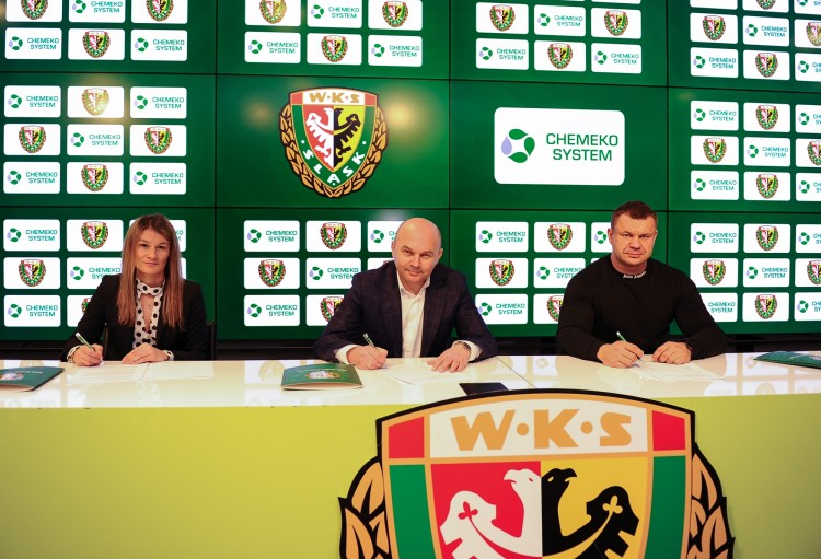 Chemeko-System coraz mocniej angażuje się w WKS. Rezerwy Śląska z nowym sponsorem głównym, Dawid Antecki/ Śląsk Wrocław