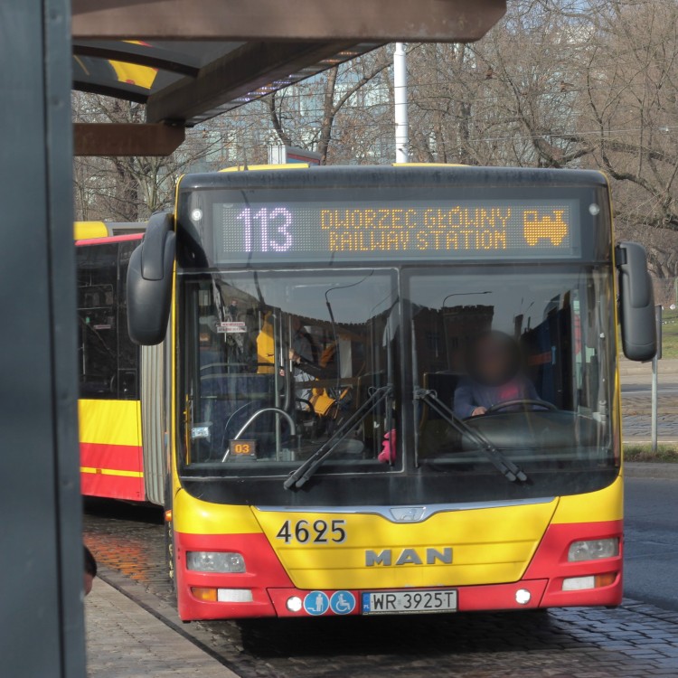 MPK po angielsku. Nowe komunikaty na miejskich autobusach [ZDJĘCIA], MPK Wrocław