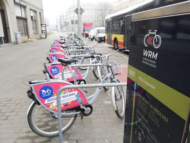 Nextbike rozpoczął nowy sezon. Na ulicach Wrocławia ponad 2 tys. rowerów miejskich, bas