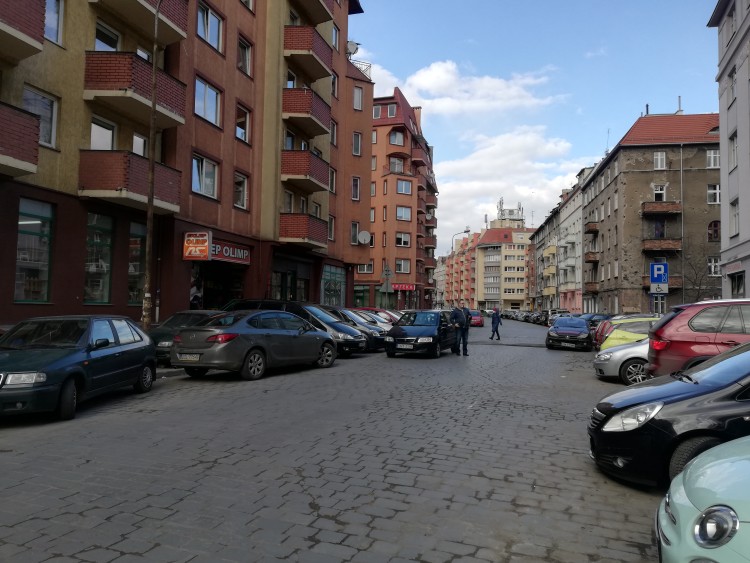 Miasto uporządkuje parkowanie na Ołbinie i zazieleni odcinek ulicy. Konsultacje, 0