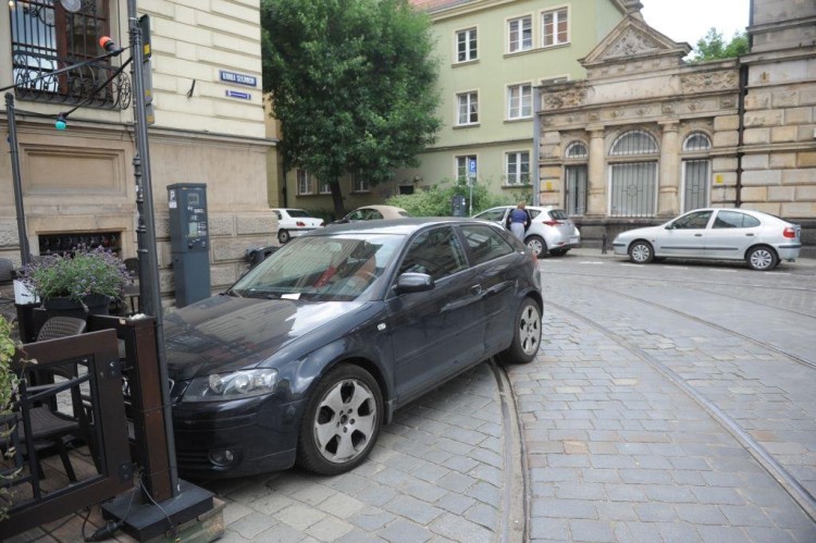 Kolejne wrocławskie ulice zostaną objęte płatnym parkowaniem [LISTA], archiwum