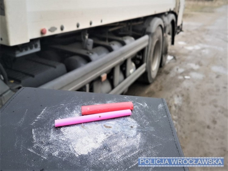 Kierowca śmieciarki wciągał amfetaminę podczas przerwy w pracy, KMP we Wrocławiu