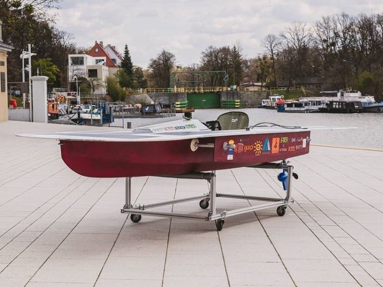 Studenci z Wrocławia zbudowali łódź solarną. Przeszła już testy na Odrze [ZDJĘCIA, WIDEO], fot. materiały zespołu PWr Solar Boat Team