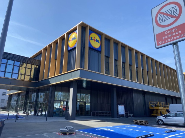 Nowe centrum handlowe we Wrocławiu. Otwarcie 13 maja [ZDJĘCIA], Womak