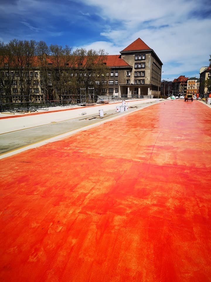 Most Pomorski pomalowany na czerwono. Robi wrażenie [ZDJĘCIA], WI