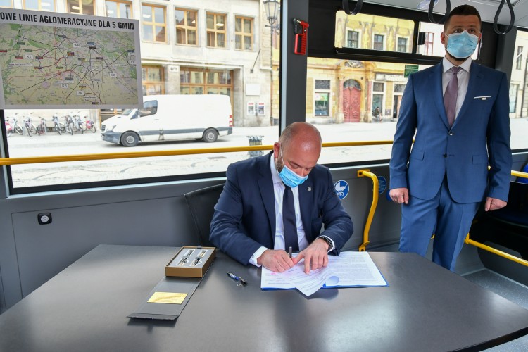 10 nowych linii i 18 nowoczesnych autobusów. 5-letni kontrakt na 56 mln zł, mat. pras.