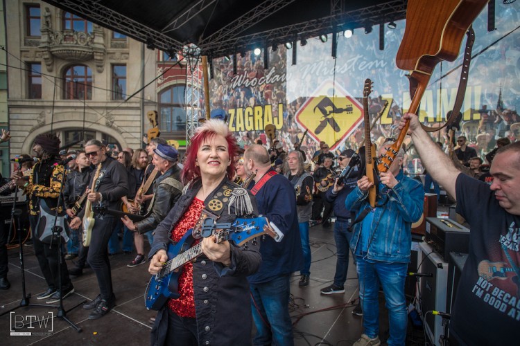 Zagraniczni artyści wystąpią we Wrocławiu. Pomogą pobić Gitarowy Rekord Świata, BTW PHOTOGRAPHERS MAZIARZ-RAJTER