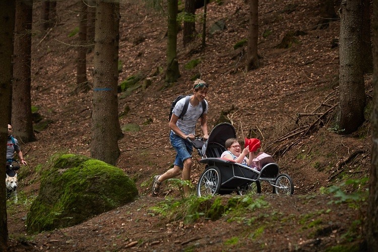 Osoby z niepełnosprawnościami na górskim szlaku. Możesz pomóc spełnić ich marzenia, Bartek Barczyk/mat. prasowe