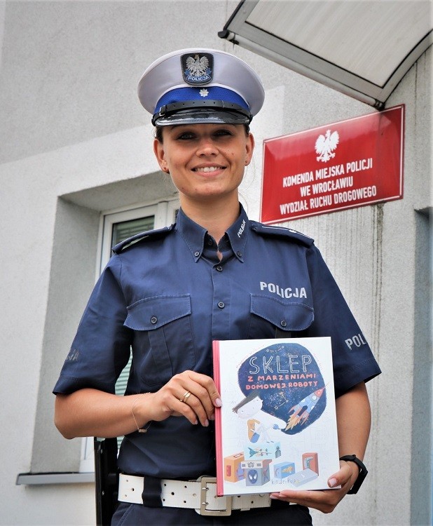 Policjantka z Wrocławia napisała książkę dla dzieci o... konsumpcjonizmie, mat. prasowe KMP we Wrocławiu