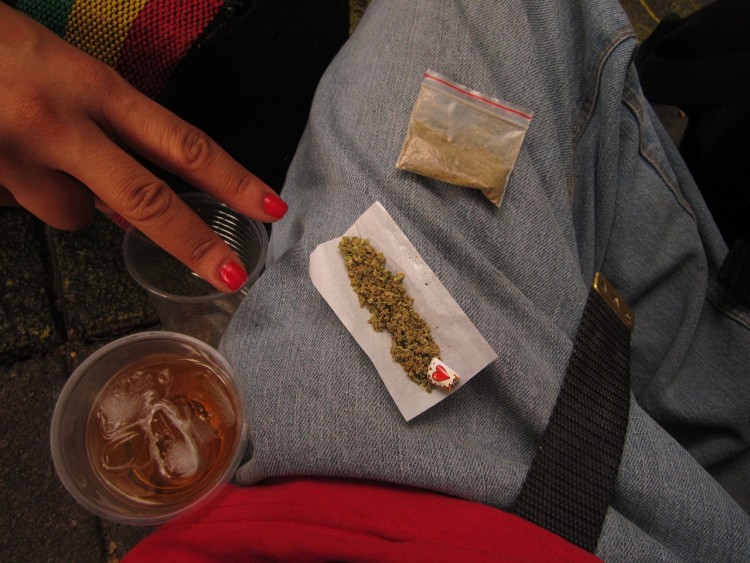 Policjanci poczuli marihuanę. 26-latka będzie mieć teraz problemy, pixabay.com