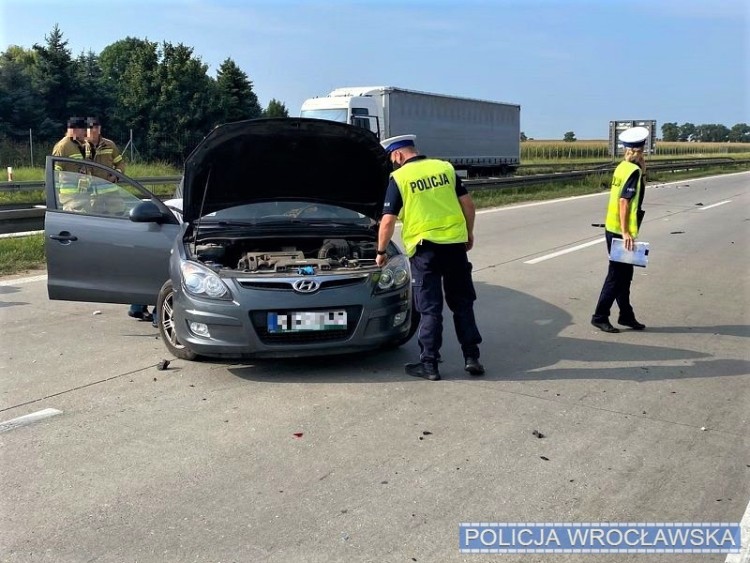 Wypadek na Autostradzie A4. Dwie osoby ranne [ZDJĘCIA], KMP we Wrocławiu