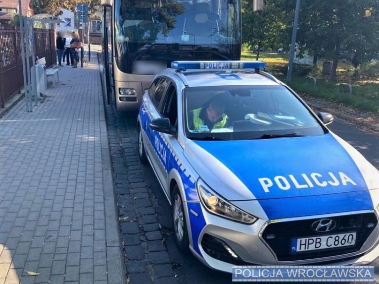 63-latek miał wieźć dzieci na wycieczkę. Kierowca autokaru był pod wpływem alkoholu, KMP we Wrocławiu