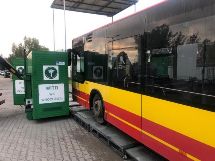 Kontrola miejskich autobusów. 10 z 23 pojazdów było niesprawnych, Wojewódzka Inspekcja Transportu Drogowego we Wrocławiu