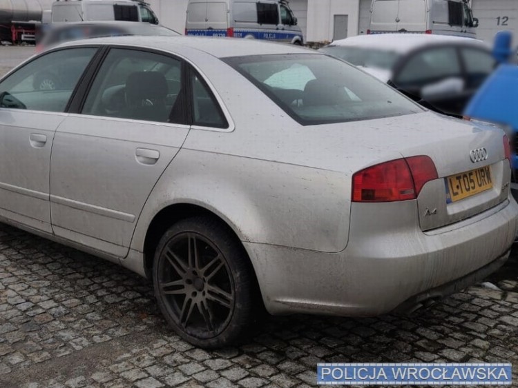 Policja poszukuje sprawcy wypadku na Królewieckiej. Znaleziono jego auto [ZDJĘCIA], Policja wrocławska