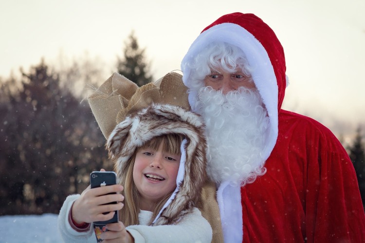 Święty Mikołaj, Gwiazdor, czy Gwiazdka? Kto przynosi prezenty w Wigilię?, Pixabay/ilustracyjne