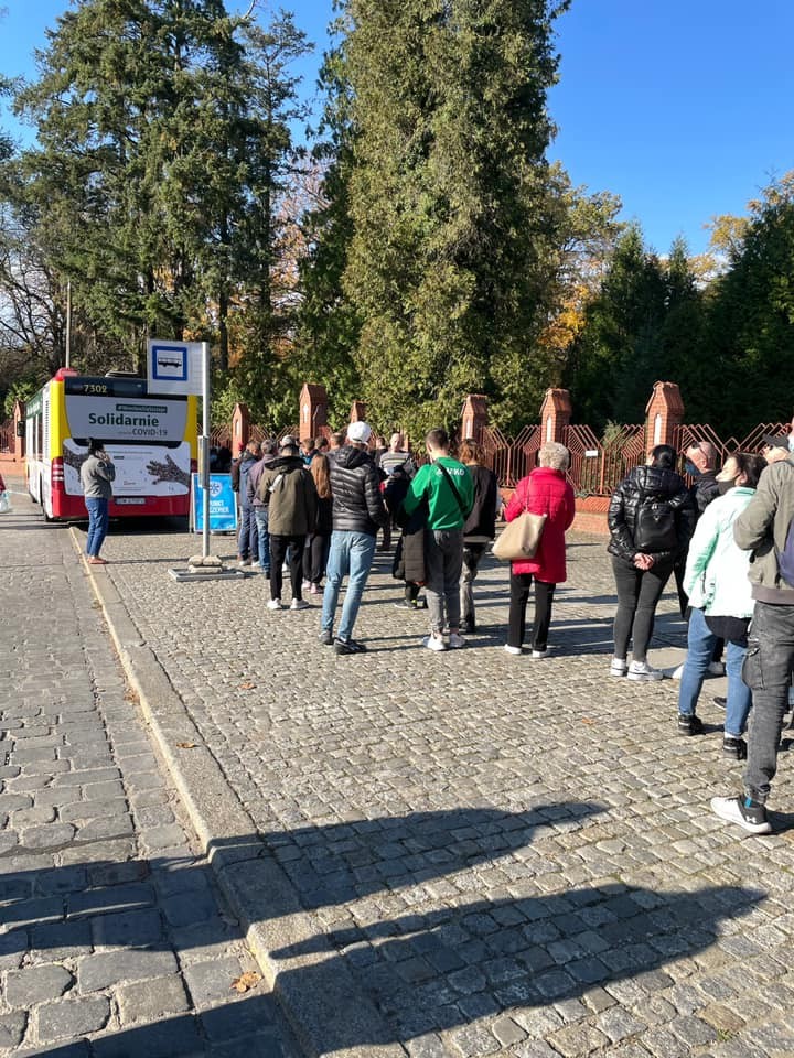 Wrocław: Ponad 13 tys. osób zaszczepiło się w Szczepciobusie MPK, MPK Wrocław