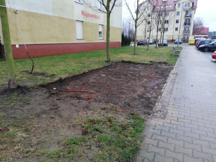 Wrocław: Sklep mięsny zniknął w biały dzień. Ktoś go ukradł?, mgo