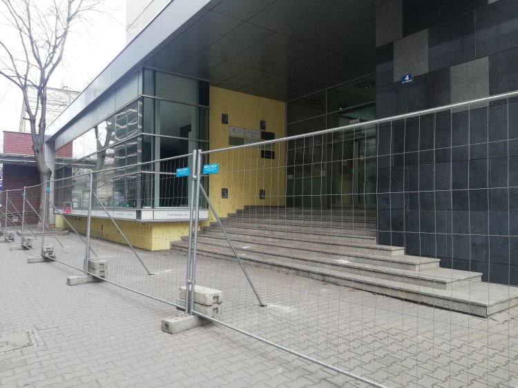 Wrocław: ruszyło wyburzanie galerii handlowej w centrum [ZDJĘCIA], mgo