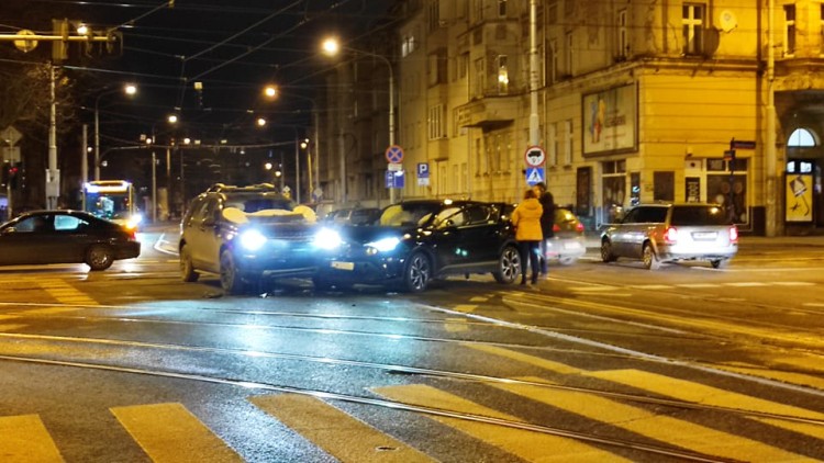 Wrocław: skrzyżowanie koło Pasażu Grunwaldzkiego zablokowane. Objazdy [ZDJĘCIA], Mariusz Skupień