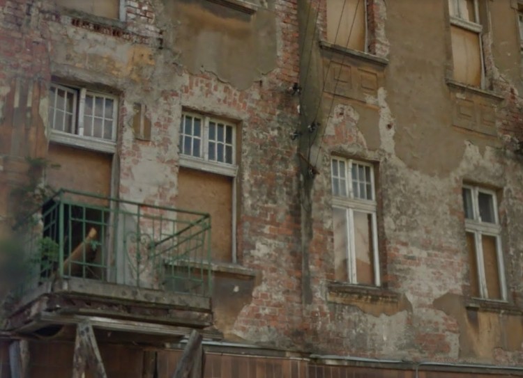 Miejska kamienica doprowadzona do ruiny. Aż wstyd ją teraz sprzedawać, Google Street View