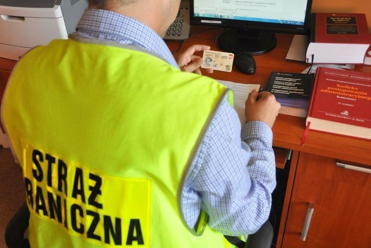 Wrocław: Internetowy oszust wpadł na lotnisku, Nadodrzańska Straż Graniczna