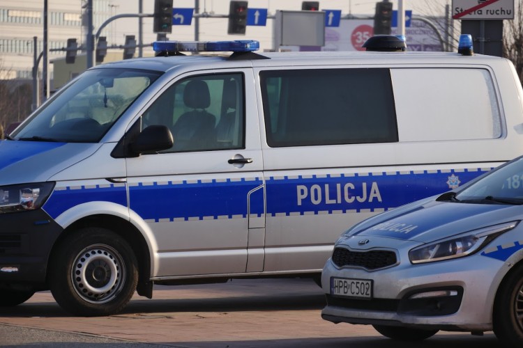 Pod Wrocławiem włamywacz postrzelił policjanta w głowę!, Dolnośląska policja