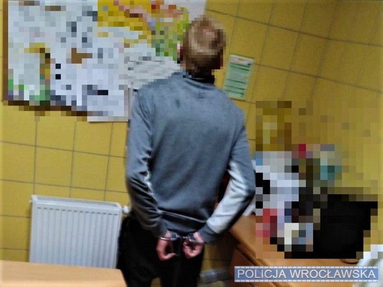 Wrocław: 22-latek wpadł po tym, jak okradł Biedronkę. Zwrócił na siebie uwagę policjanta, Policja wrocławska