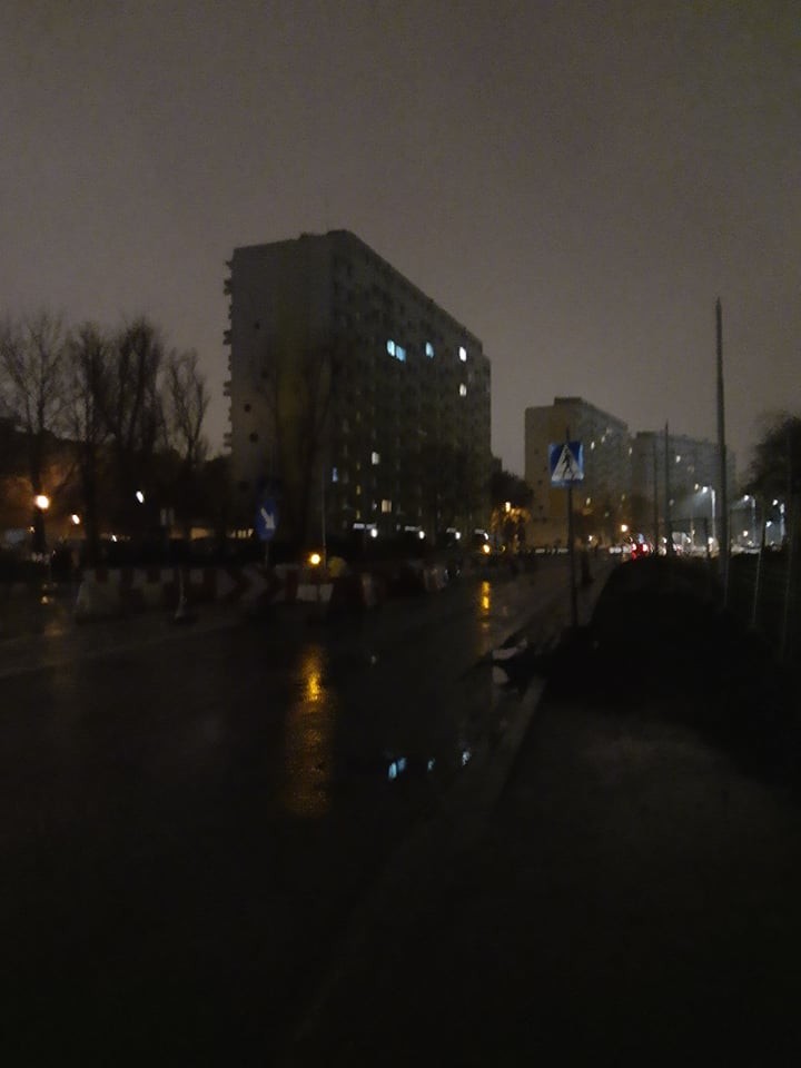 Wrocław w ciemnościach. Lampy uliczne przy wielu ulicach nie działają trzeci miesiąc, jkp