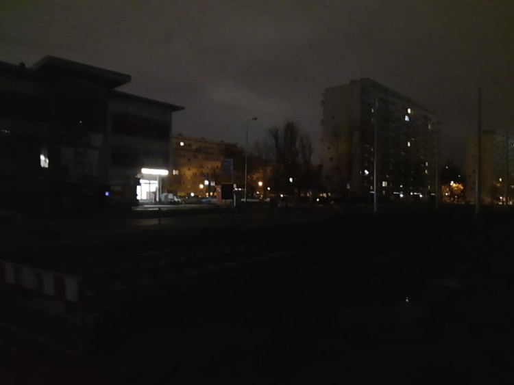Wrocław w ciemnościach. Lampy uliczne przy wielu ulicach nie działają trzeci miesiąc, jkp