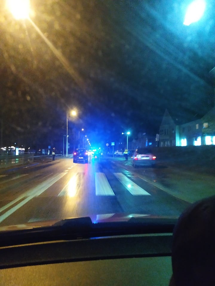Wrocław: nastolatka w szpitalu. Kierowca forda potrącił ją na przejściu dla pieszych, is