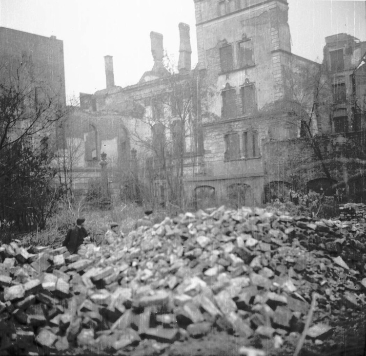 Pałac Królewski w ruinie. Tak wyglądał po 1945 roku i na przestrzeni lat. Zobaczcie zdjęcia, Muzuem Miejskie Wrocławia
