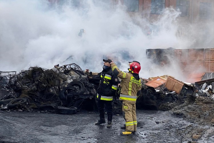 Duży pożar pod Wrocławiem. Płonie magazyn z akumulatorami, Sebastian Burdzy