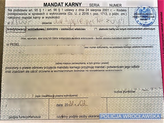 Kolejny rowerzysta ukarany mandatem w wysokości 2500 zł, Policja wrocławska