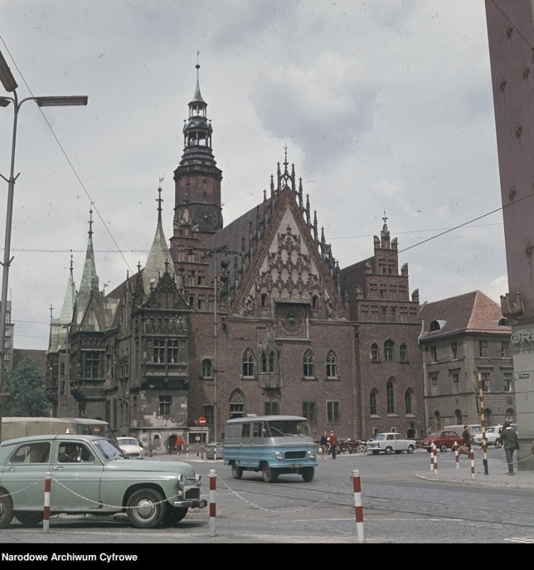 Wrocławski Rynek 50 lat temu. To był inny świat, Narodowe Archiwum Cyfrowe