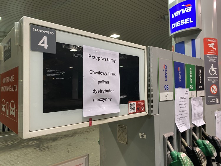 Wrocław: Na wielu stacjach skończyło się paliwo, 